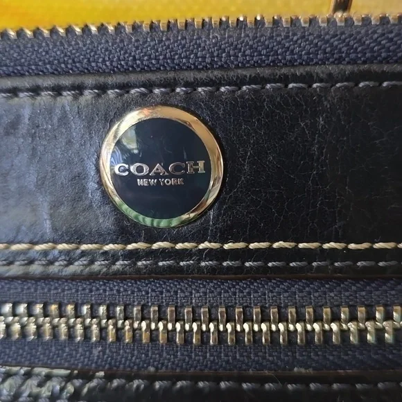 Coach DENIM POPPY Legacy LINED large Wristlet. Fits Iphone RARE - Picture 9 of 15